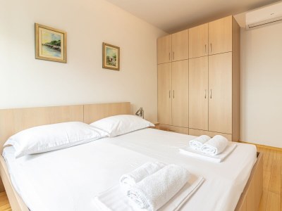 Apartment Three bedroom apartment with balcony and sea view Sutivan, Brač A-15665-a - Outdoor photo 24