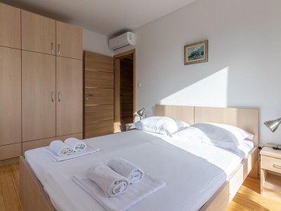 Apartment Three bedroom apartment with balcony and sea view Sutivan, Brač A-15665-a - Outdoor photo 27