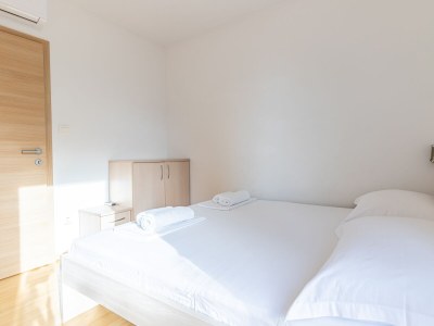 Apartment Three bedroom apartment with balcony and sea view Sutivan, Brač A-15665-a - Outdoor photo 29