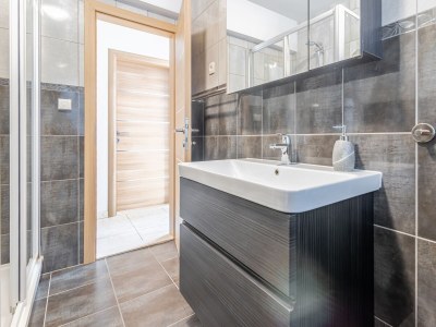 Apartment Three bedroom apartment with balcony and sea view Sutivan, Brač A-15665-a - Outdoor photo 31