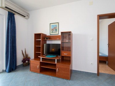 Apartment One bedroom apartment near beach Igrane, Makarska A-18069-a - Outdoor photo 8