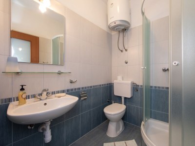 Apartment One bedroom apartment near beach Igrane, Makarska A-18069-a - Outdoor photo 16