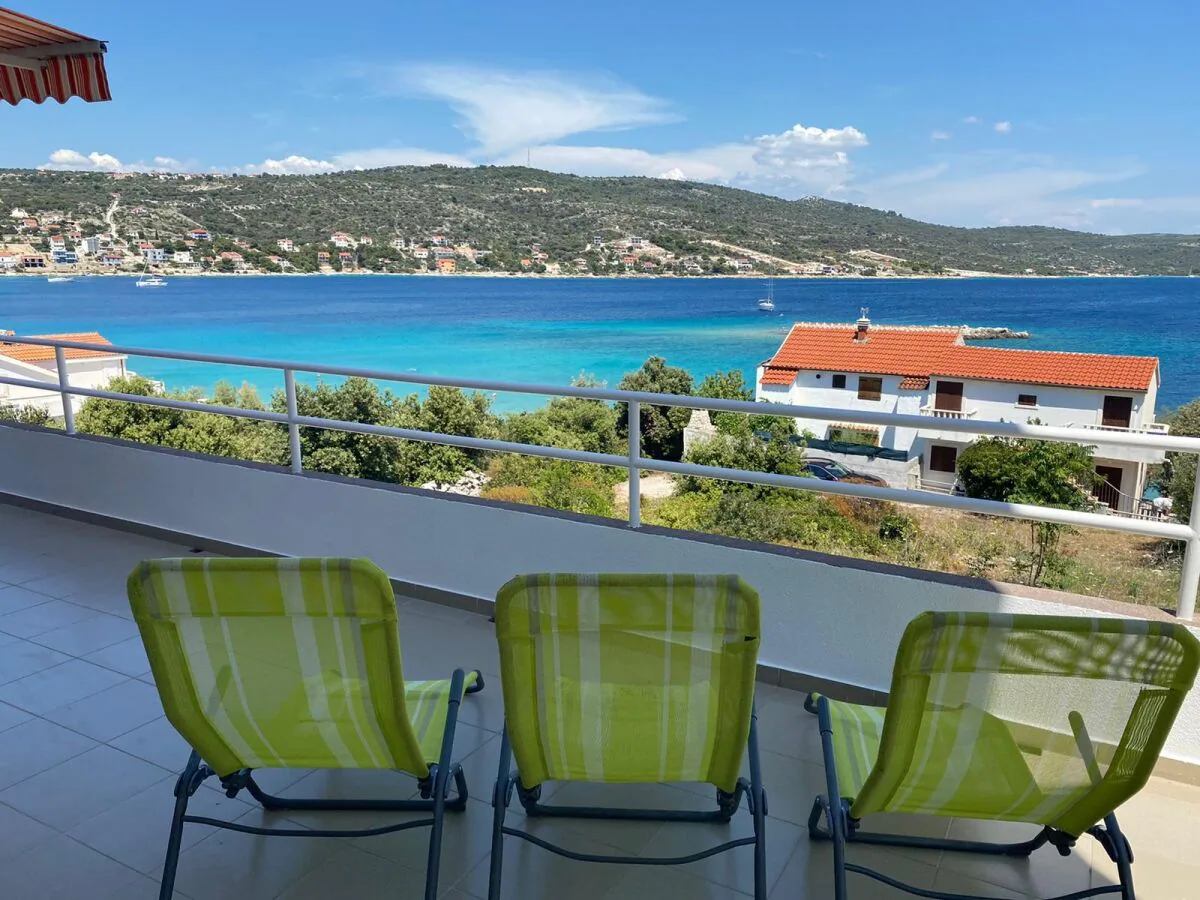 Apartment One bedroom apartment near beach Sevid, Trogir A-18168-b