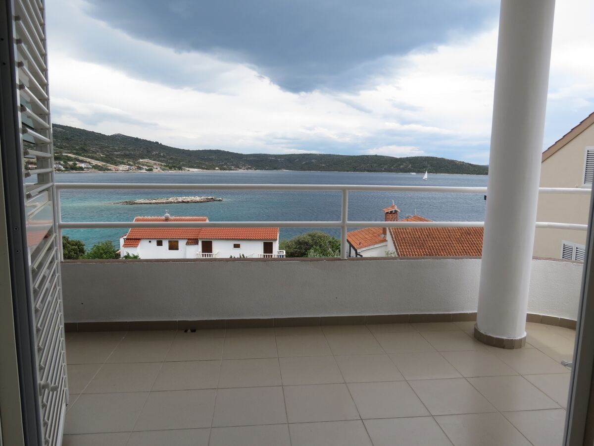 Apartment Two bedroom apartment near beach Sevid, Trogir A-18168-d