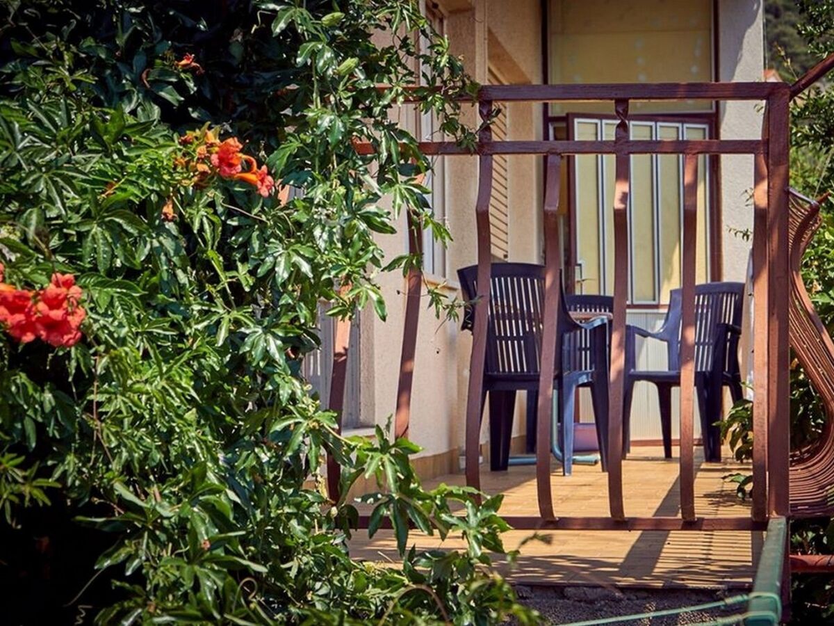 Apartment Four-bedroom apartment with balcony and sea view Vinišće, Trogir A-18225-b