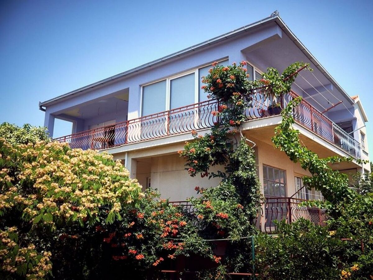 Apartment Four-bedroom apartment with balcony and sea view Vinišće, Trogir A-18225-b - Outdoor photo 2