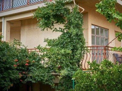 Apartment Four-bedroom apartment with balcony and sea view Vinišće, Trogir A-18225-b - Outdoor photo 3