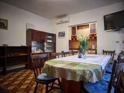 Apartment Four-bedroom apartment with balcony and sea view Vinišće, Trogir A-18225-b - Outdoor photo 10