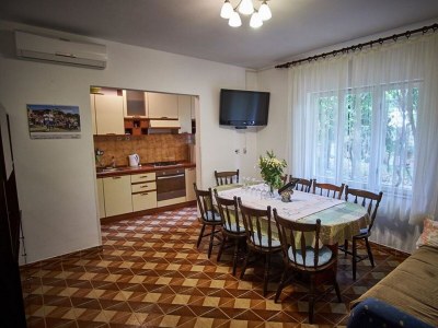 Apartment Four-bedroom apartment with balcony and sea view Vinišće, Trogir A-18225-b - Outdoor photo 13