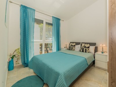 Apartment Two bedroom apartment with balcony Vir A-18550-b in Vir - Apartment