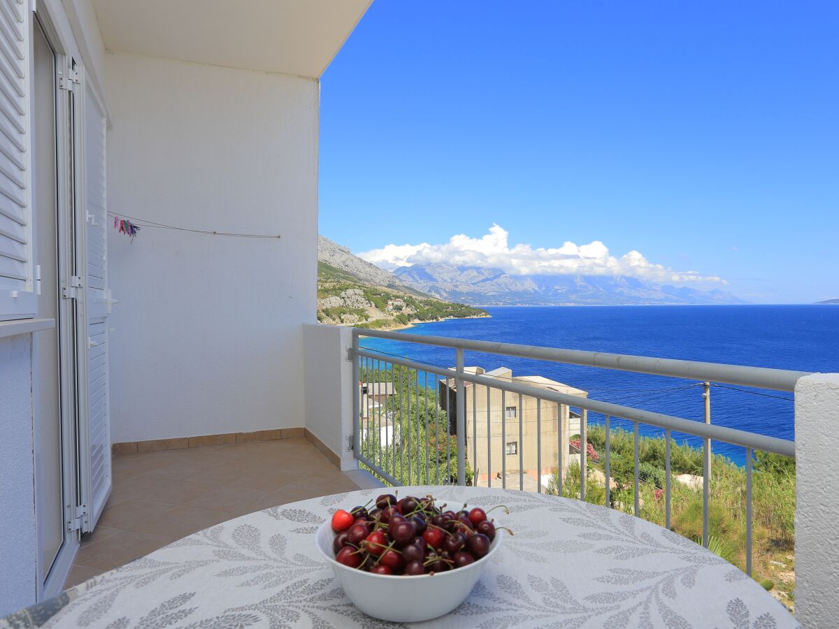 Apartment One bedroom apartment with balcony and sea view Lokva Rogoznica, Omiš A-17645-b