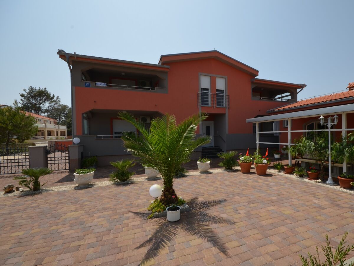 Apartment Two bedroom apartment with terrace Vir A-18562-a - Outdoor photo 2