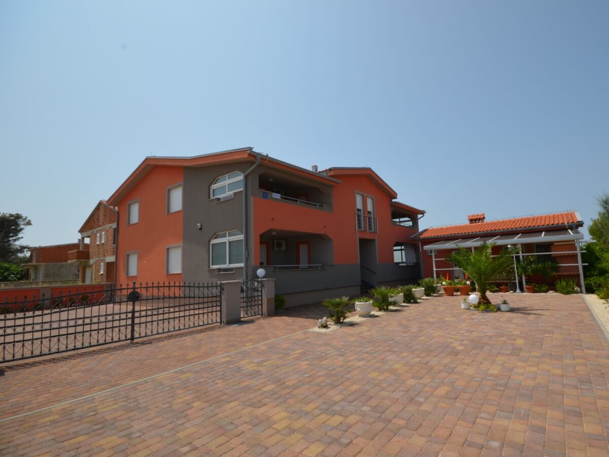 Apartment Two bedroom apartment with terrace Vir A-18562-a - Outdoor photo 4