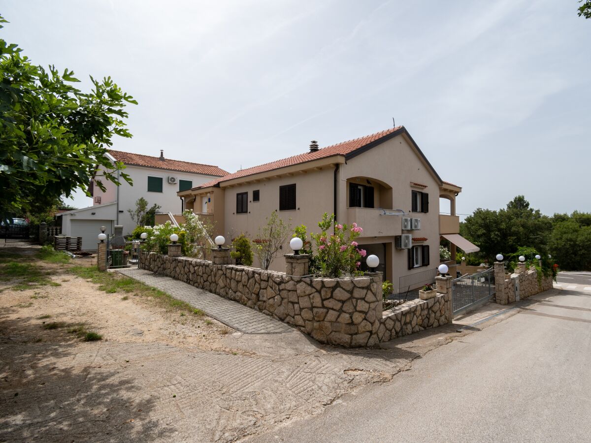 Apartment One bedroom apartment with terrace and sea view Tribanj Šibuljina, Paklenica A-17818-a