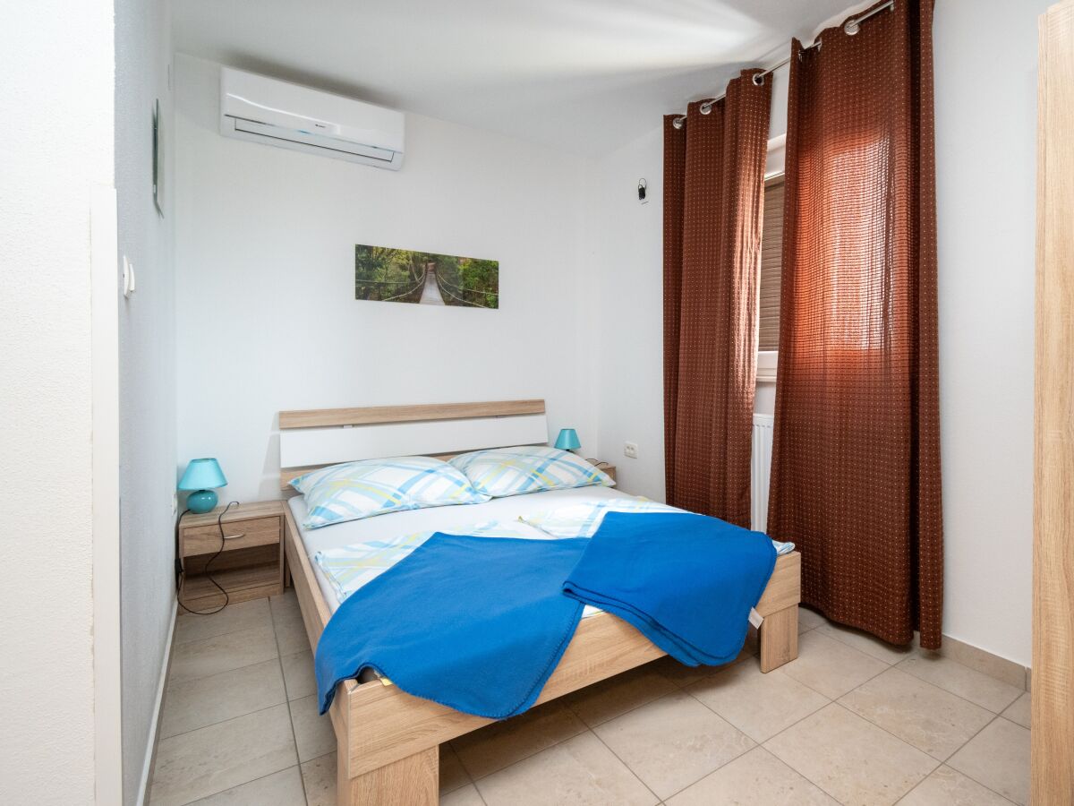 Apartment One bedroom apartment with balcony and sea view Tribanj Šibuljina, Paklenica A-17818-c