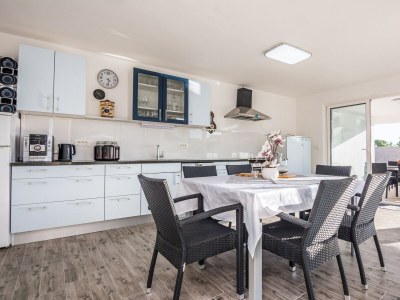 Apartment One bedroom apartment with balcony and sea view Vir - Kozjak, Vir A-18589-b - Outdoor photo 11