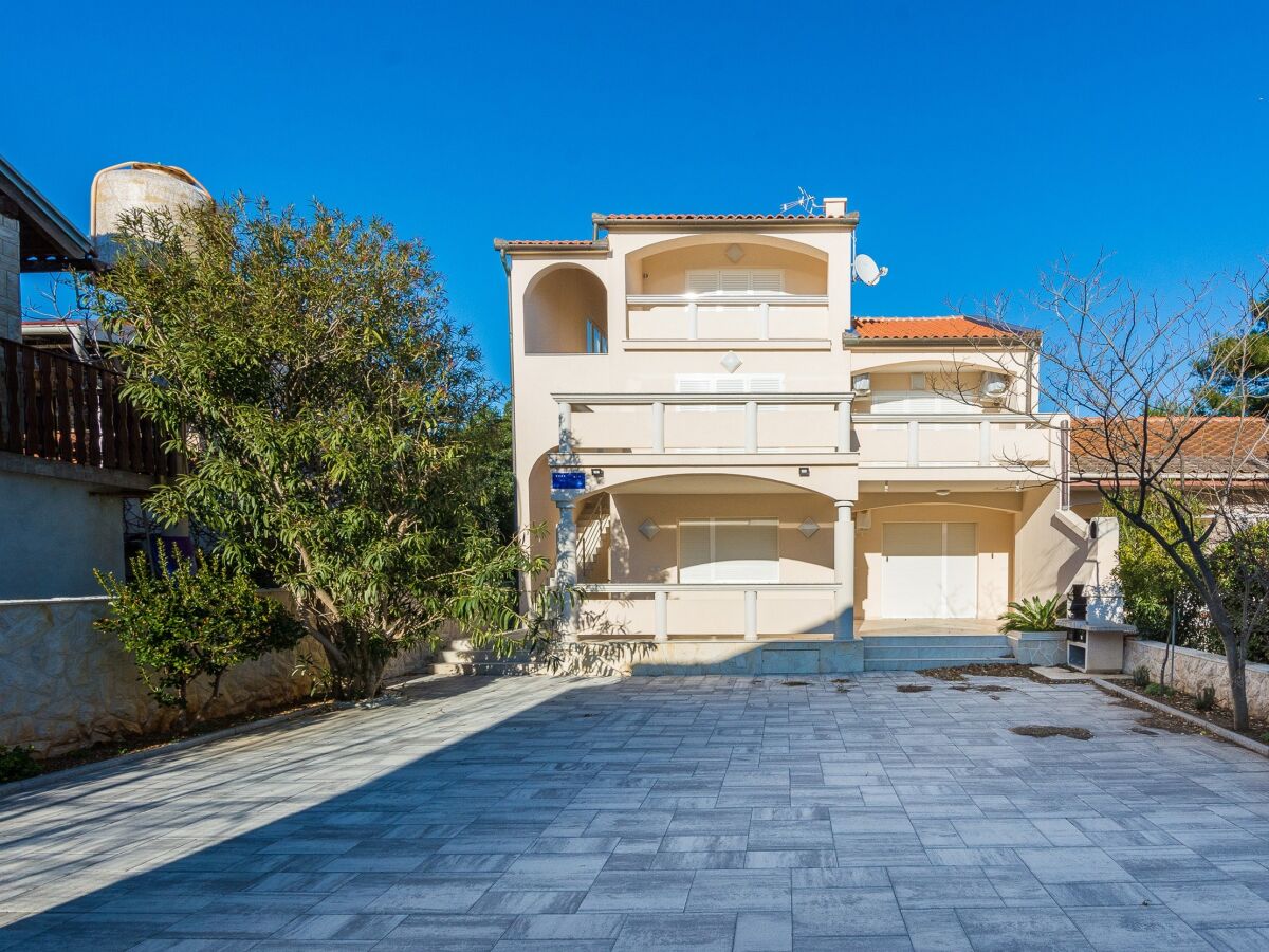 Apartment Two bedroom apartment with balcony Vir A-18592-a - Outdoor photo 2