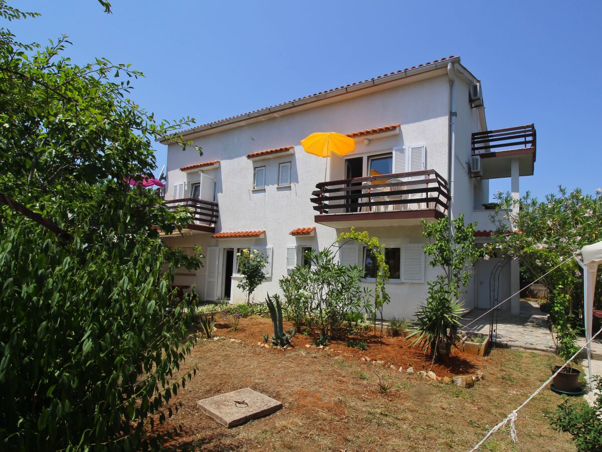 Apartment Two bedroom apartment with balcony Šilo, Krk A-18763-a - Outdoor photo 2