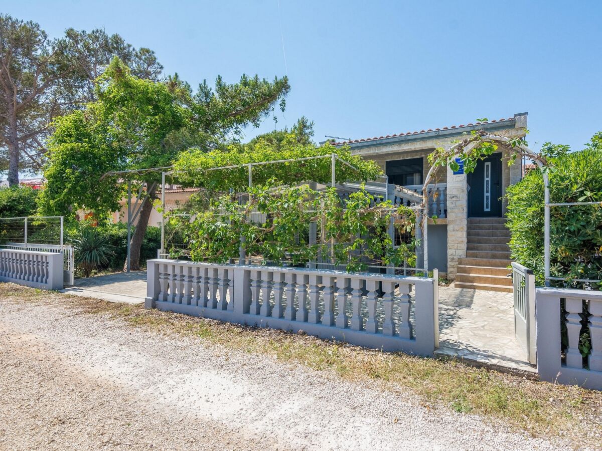 Apartment Two bedroom apartment near beach Vir - Kozjak, Vir A-19094-a - Outdoor photo 2