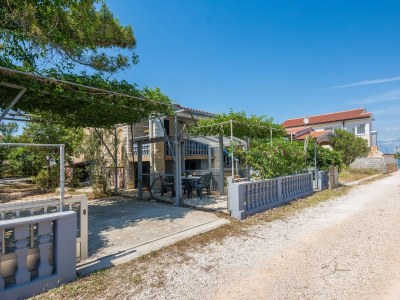 Apartment Two bedroom apartment near beach Vir - Kozjak, Vir A-19094-a - Outdoor photo 4