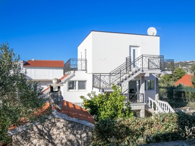 Apartment Two bedroom apartment with terrace and sea view Sevid, Trogir A-19105-b - Outdoor photo 9