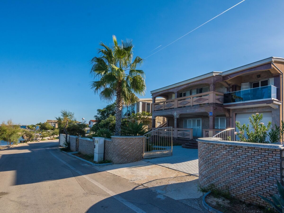 Apartment Two bedroom apartment near beach Vir - Kozjak, Vir A-19117-b - Outdoor photo 2