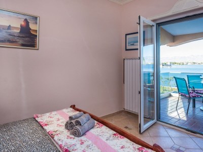 Apartment Two bedroom apartment near beach Vir - Kozjak, Vir A-19117-b - Outdoor photo 12