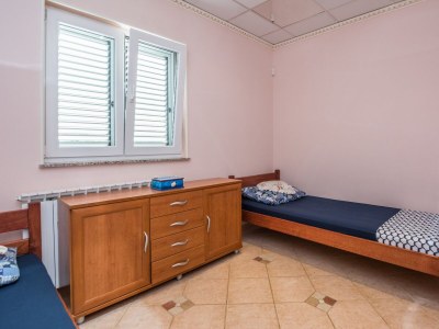 Apartment Two bedroom apartment near beach Vir - Kozjak, Vir A-19117-b - Outdoor photo 13