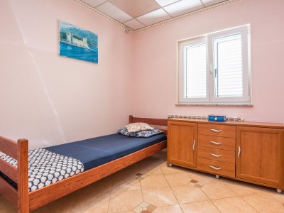 Apartment Two bedroom apartment near beach Vir - Kozjak, Vir A-19117-b - Outdoor photo 14
