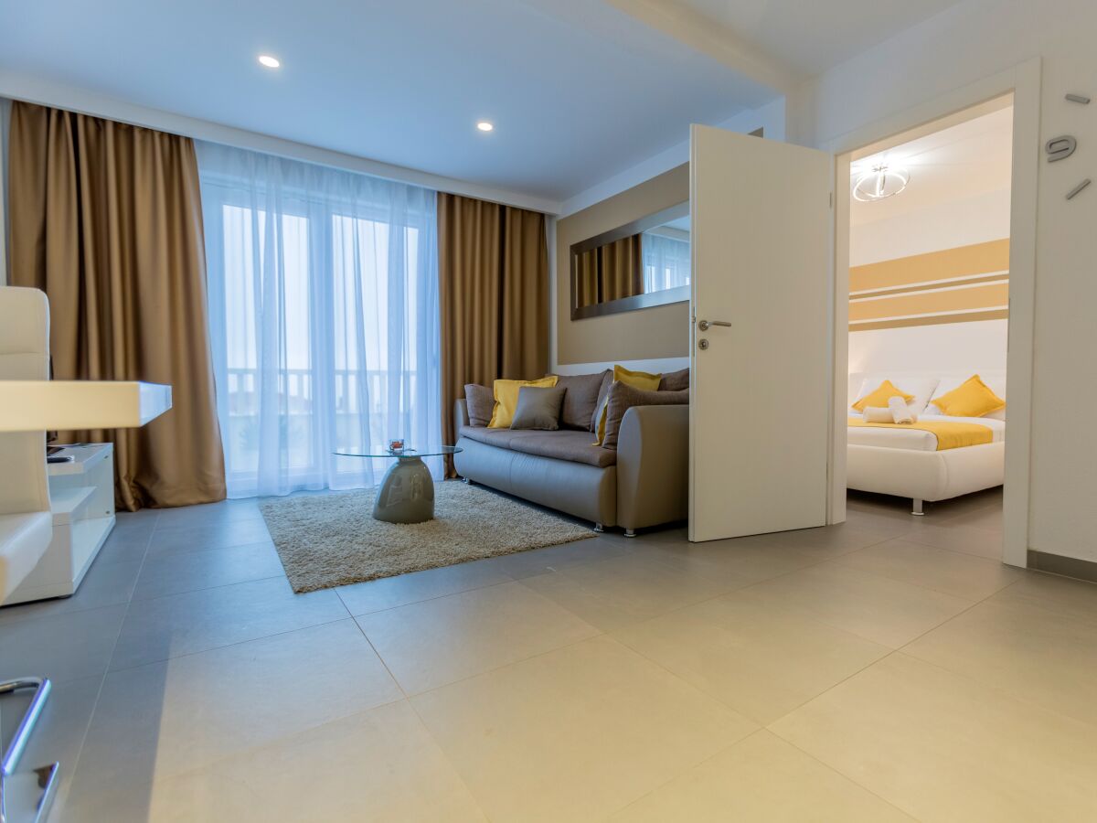 Apartment One bedroom apartment with air-conditioning Makarska A-19147-a