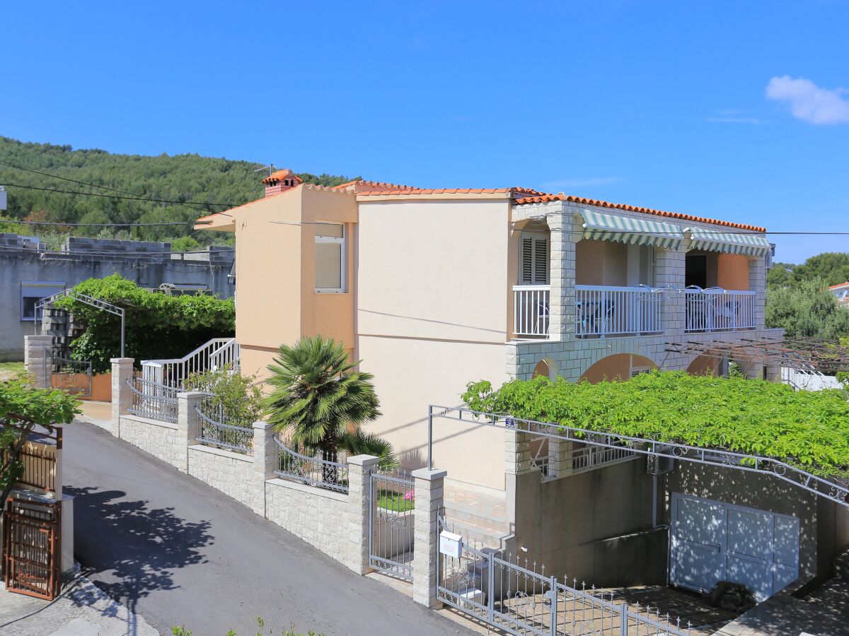 Apartment Two bedroom apartment with terrace and sea view Arbanija, Čiovo A-18797-a - Outdoor photo 2