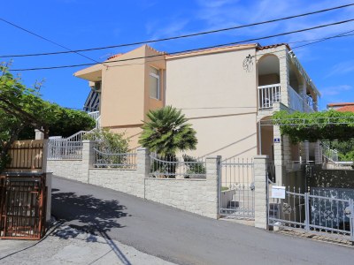 Apartment Two bedroom apartment with terrace and sea view Arbanija, Čiovo A-18797-a - Outdoor photo 5