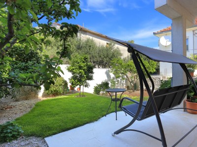 Apartment Two bedroom apartment with terrace and sea view Arbanija, Čiovo A-18797-a - Outdoor photo 7