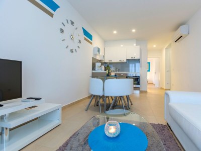 Apartment One bedroom apartment with terrace and sea view Makarska A-19147-e - Outdoor photo 17