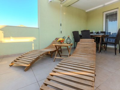 Apartment Two bedroom apartment with balcony and sea view Vir - Lozice, Vir A-18593-b - Outdoor photo 17