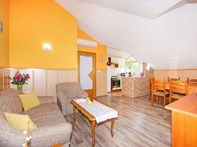 Apartment One bedroom apartment with balcony and sea view Makarska A-19202-b - Outdoor photo 13