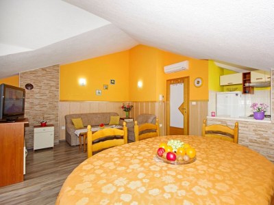 Apartment One bedroom apartment with balcony and sea view Makarska A-19202-b - Outdoor photo 18