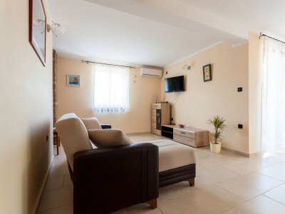 Apartment Two bedroom apartment with terrace Porat, Krk A-19272-a - Outdoor photo 7