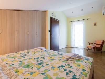 Apartment Two bedroom apartment with terrace Porat, Krk A-19272-a - Outdoor photo 13