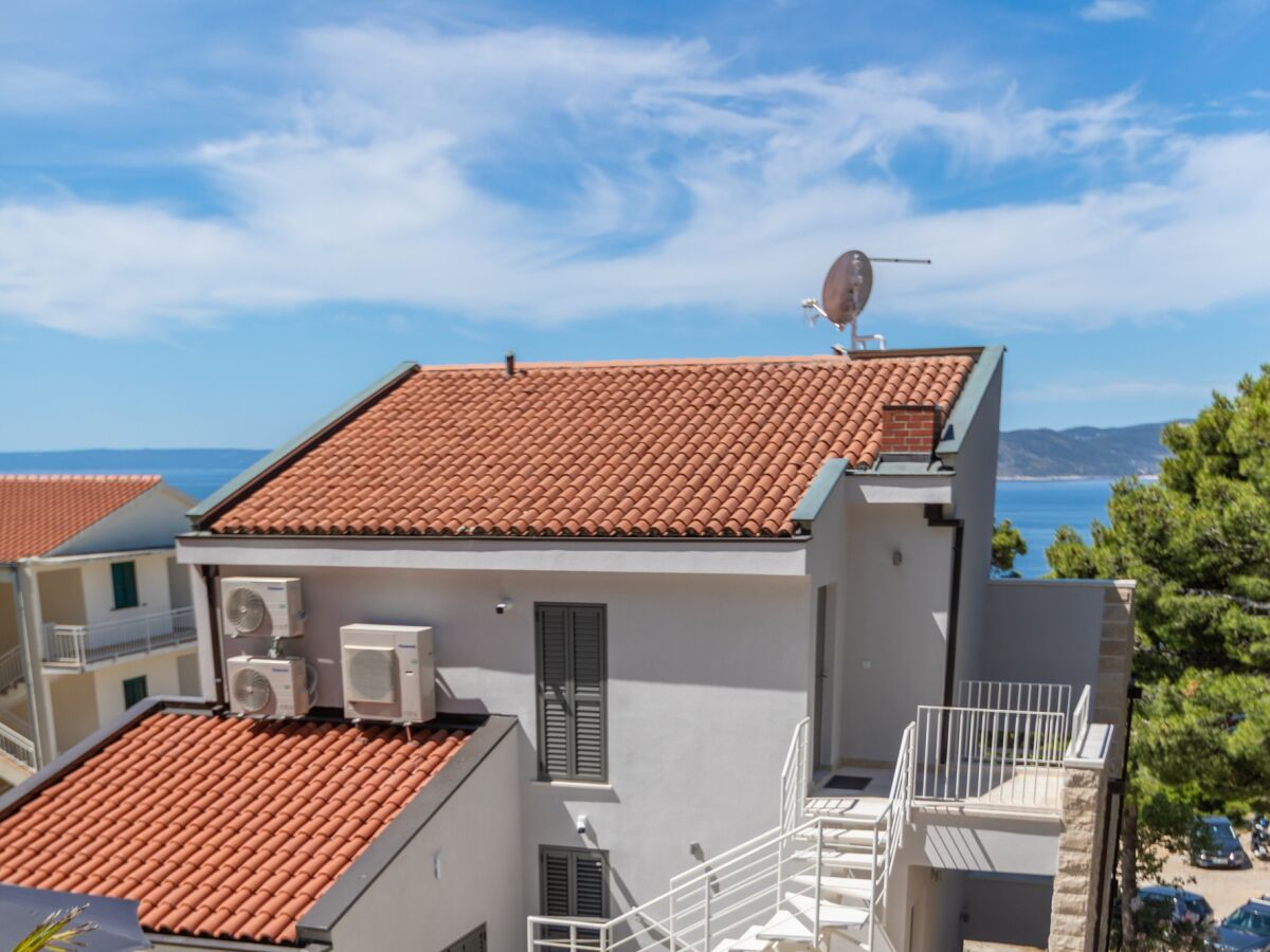 Apartment Two bedroom apartment with balcony and sea view Brela, Makarska A-19345-c - Outdoor photo 5