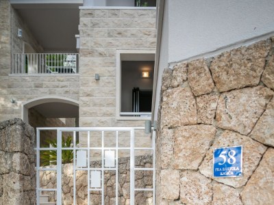 Apartment Two bedroom apartment with balcony and sea view Brela, Makarska A-19345-c - Outdoor photo 13