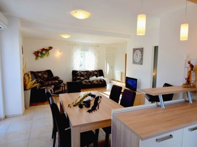 Apartment Two bedroom apartment with balcony and sea view Porat, Krk A-19348-b - Outdoor photo 7