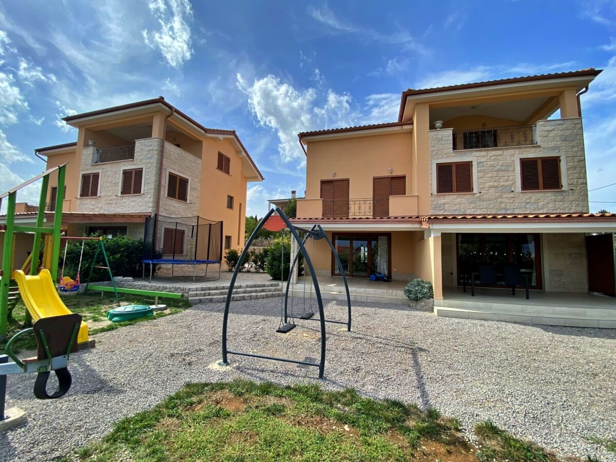 Apartment Two bedroom apartment with terrace and sea view Šilo, Krk A-18685-a - Outdoor photo 2