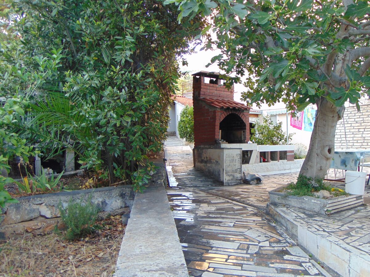 Apartment Two bedroom apartment near beach Seget Donji, Trogir A-19351-b - Outdoor photo 4