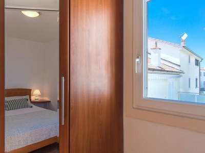 Apartment Two bedroom apartment with balcony and sea view Malinska, Krk A-19359-a - Outdoor photo 11