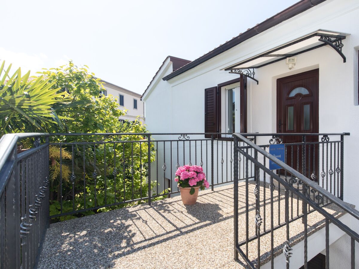 Apartment Two bedroom apartment with balcony and sea view Malinska, Krk A-19359-b - Outdoor photo 3