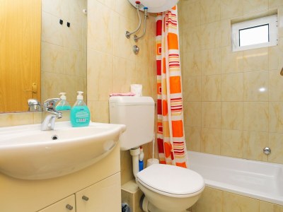 Apartment Two bedroom apartment near beach Brist, Makarska A-18859-a - Outdoor photo 17