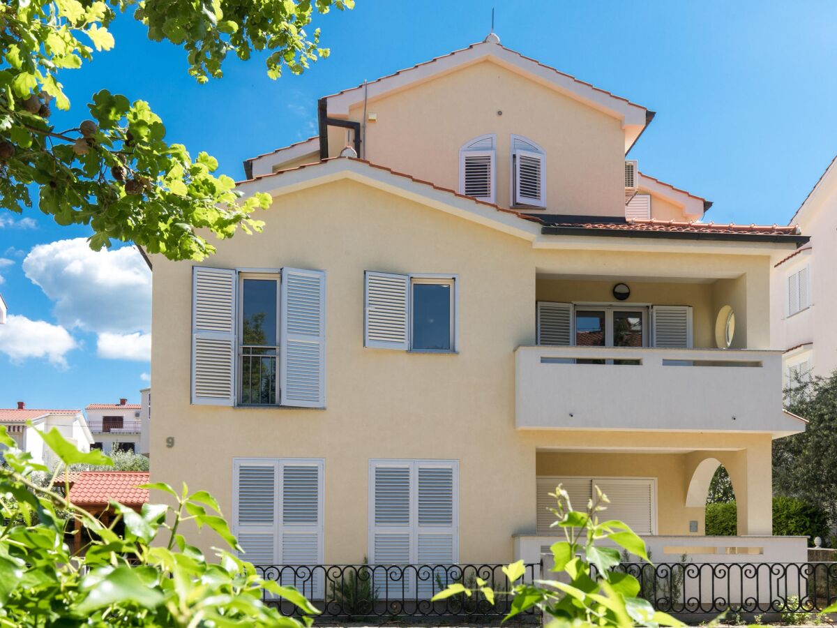 Apartment One bedroom apartment with balcony Malinska, Krk A-19371-a