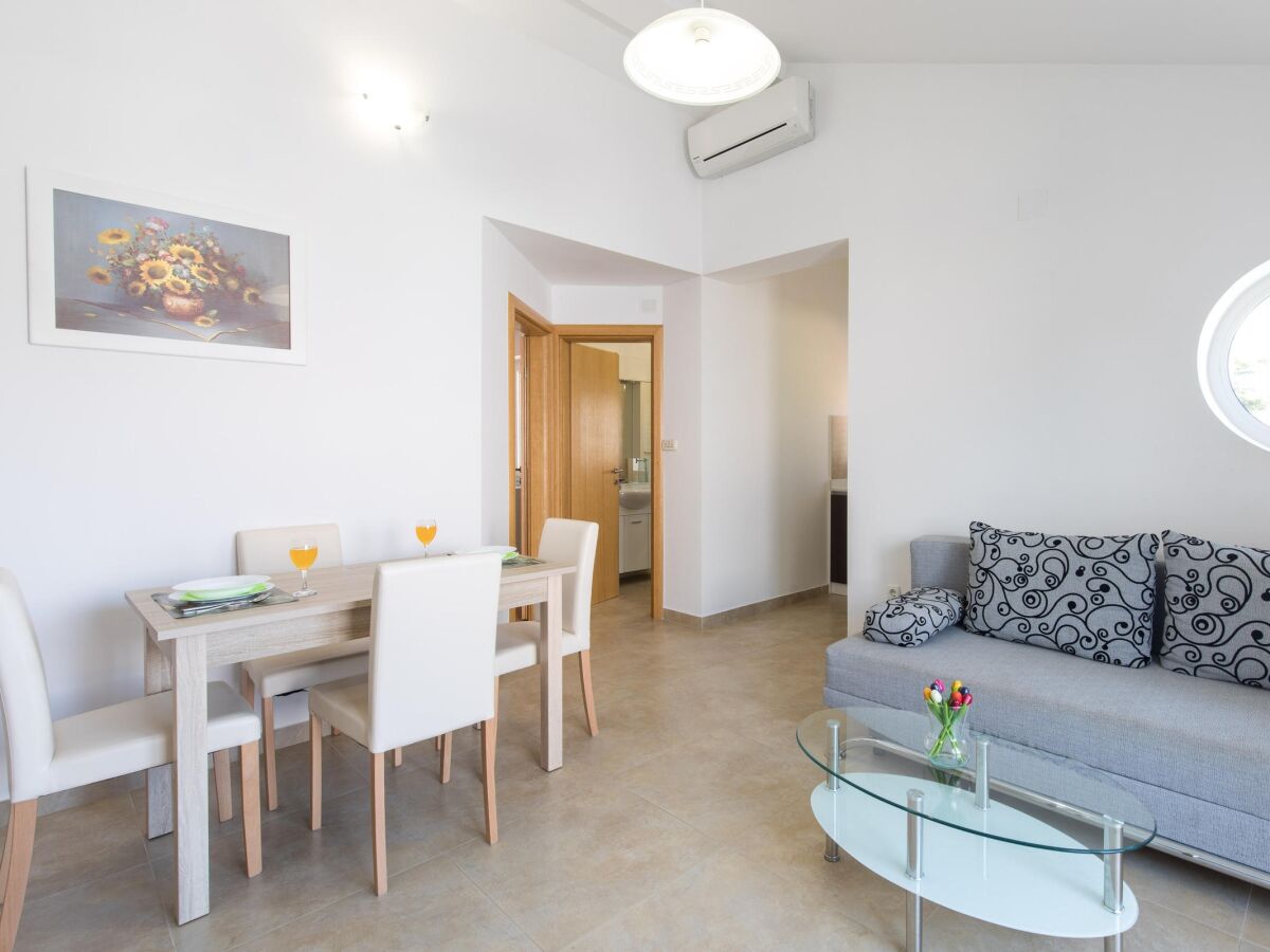 Apartment One bedroom apartment with balcony Malinska, Krk A-19371-d