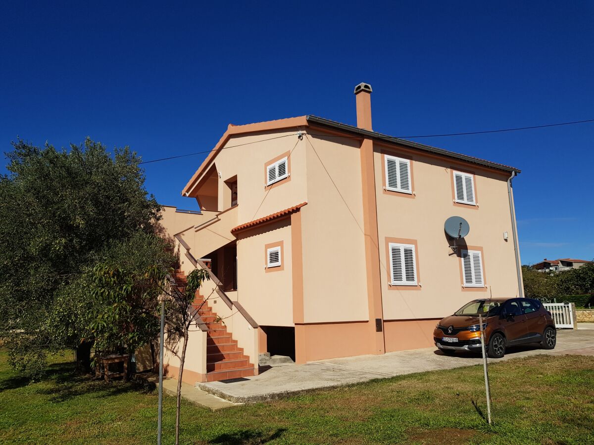 Apartment Three bedroom apartment with terrace Vrsi - Mulo, Zadar A-18914-b - Outdoor photo 4